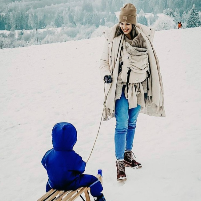 Babytragen im Winter: Tipps für warme, sichere Spaziergänge